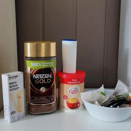 Oya Husrom-dobbeltseng ホームステイ